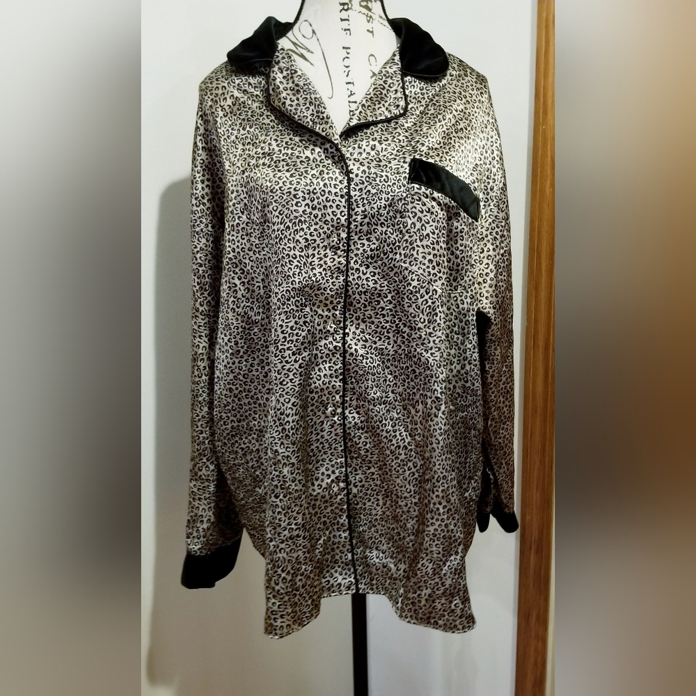 Amanda Stewart Vintage Satin Buttoned Animal Print Pajama Top Women's 1X Sleep